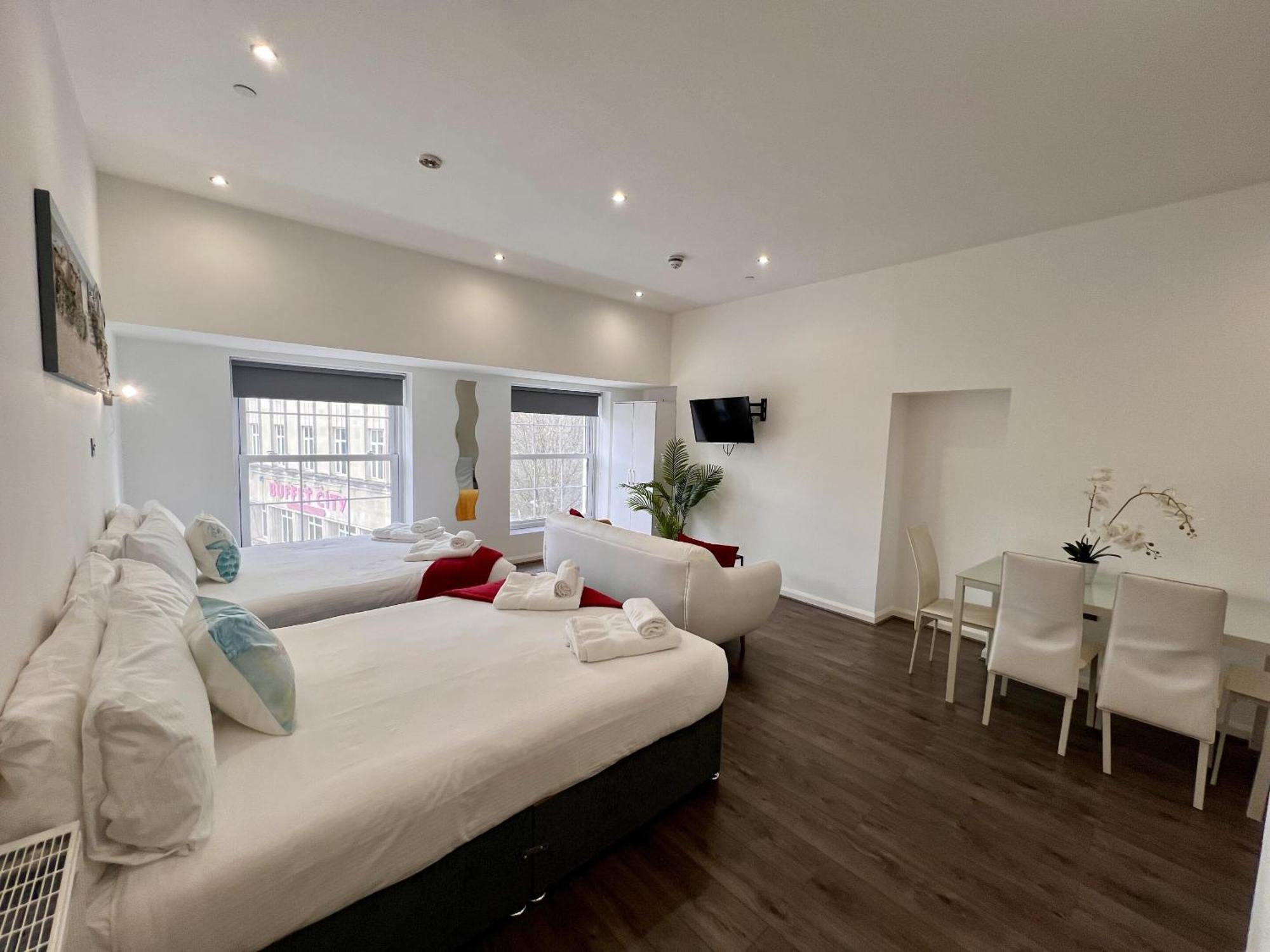 Foxhouse Studio Apartments Плаймаут Экстерьер фото