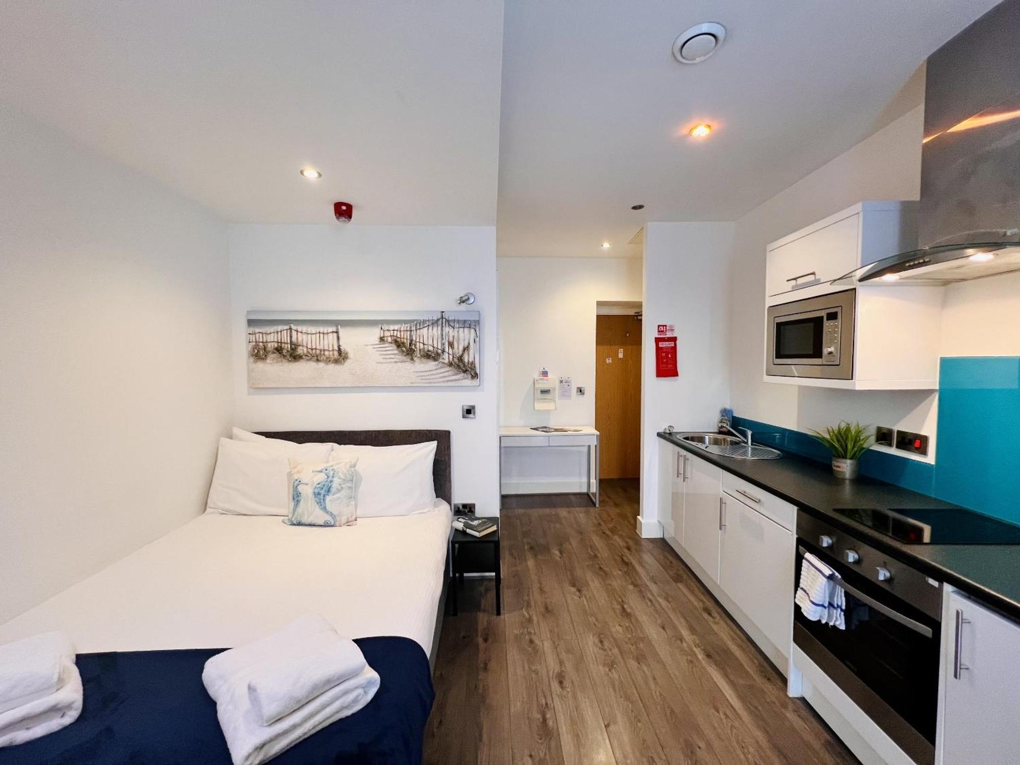 Foxhouse Studio Apartments Плаймаут Номер фото