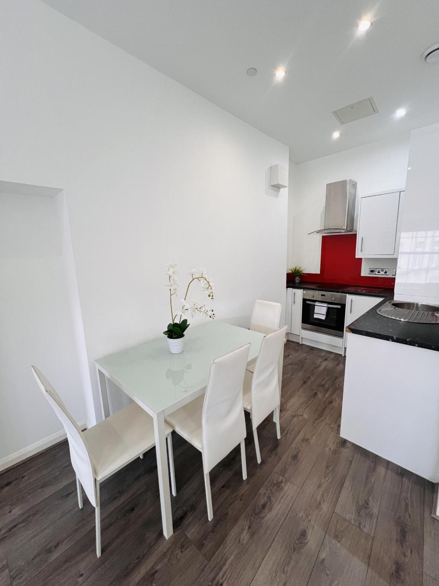 Foxhouse Studio Apartments Плаймаут Экстерьер фото